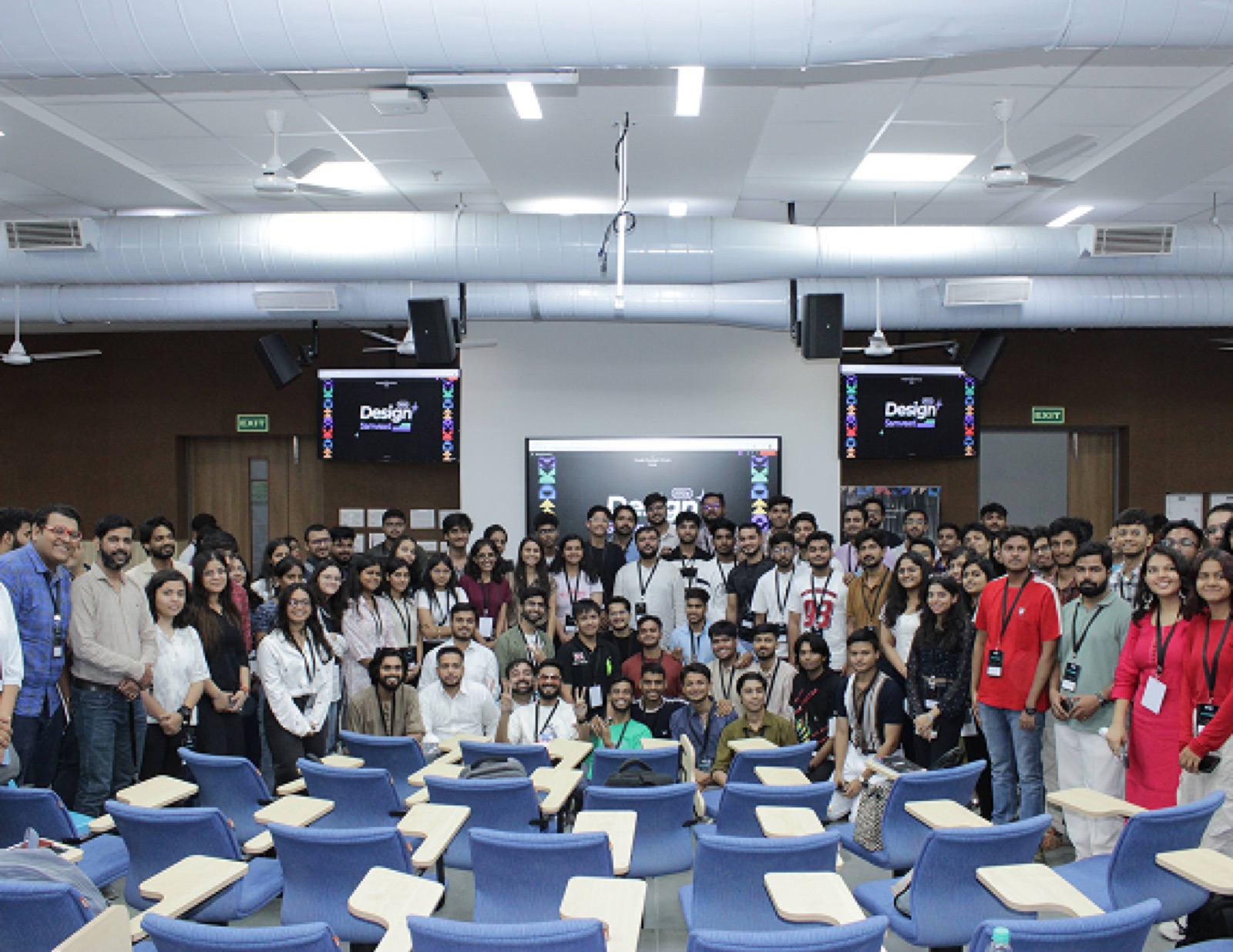 The full auditorium assembled for a group photo at IIIT Delhi